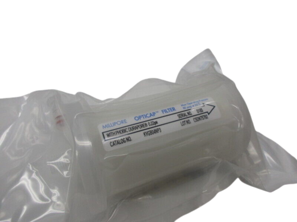 UNIDAD DE FILTRACION MILLIPORE, TIPO OPTICAP HIDROFOBICO, MEDIO FILTRANTE EN DURAPORE PVDF, 0.22 MICRAS DE PORO ABSOLUTO, AREA DE FILTRACION 1395 CM2, 4" DE LONGITUD, CARCAZA EN POLIPROPILENO, CONEXIONES 1/4" NPTM. UNIDAD