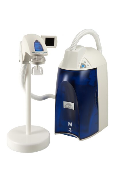 SISTEMA PURIFICADOR DE AGUA MILLIPORE, TIPO DIRECT Q-5, CON LAMPARA UV PRODUCE 0,5 L/MIN DE AGUA TIPO I Y 5 LITROS DE AGUA TIPO III A PARTIR DE AGUA DE LA RED CON RESITIVIDAD DE 18,2 MEGAOHM, MENOS DE 5 ppb C