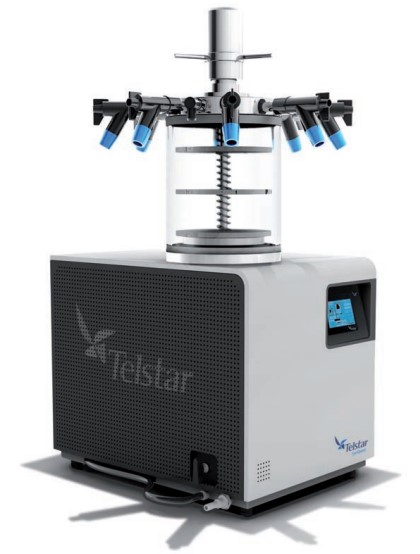CAMARA CILÍNDRICA ESTANDAR TELSTAR LYOQUEST PLUS; DE Ø490x470 MM CON SELLADO DE VIALES Y MANIFOL DE 8 PUERTOS; 3 BANDEJAS CALEFACTABLES DE Ø160 MM PARA MATERIAL A GRANEL; AREA TOTAL DE 300 CM2.